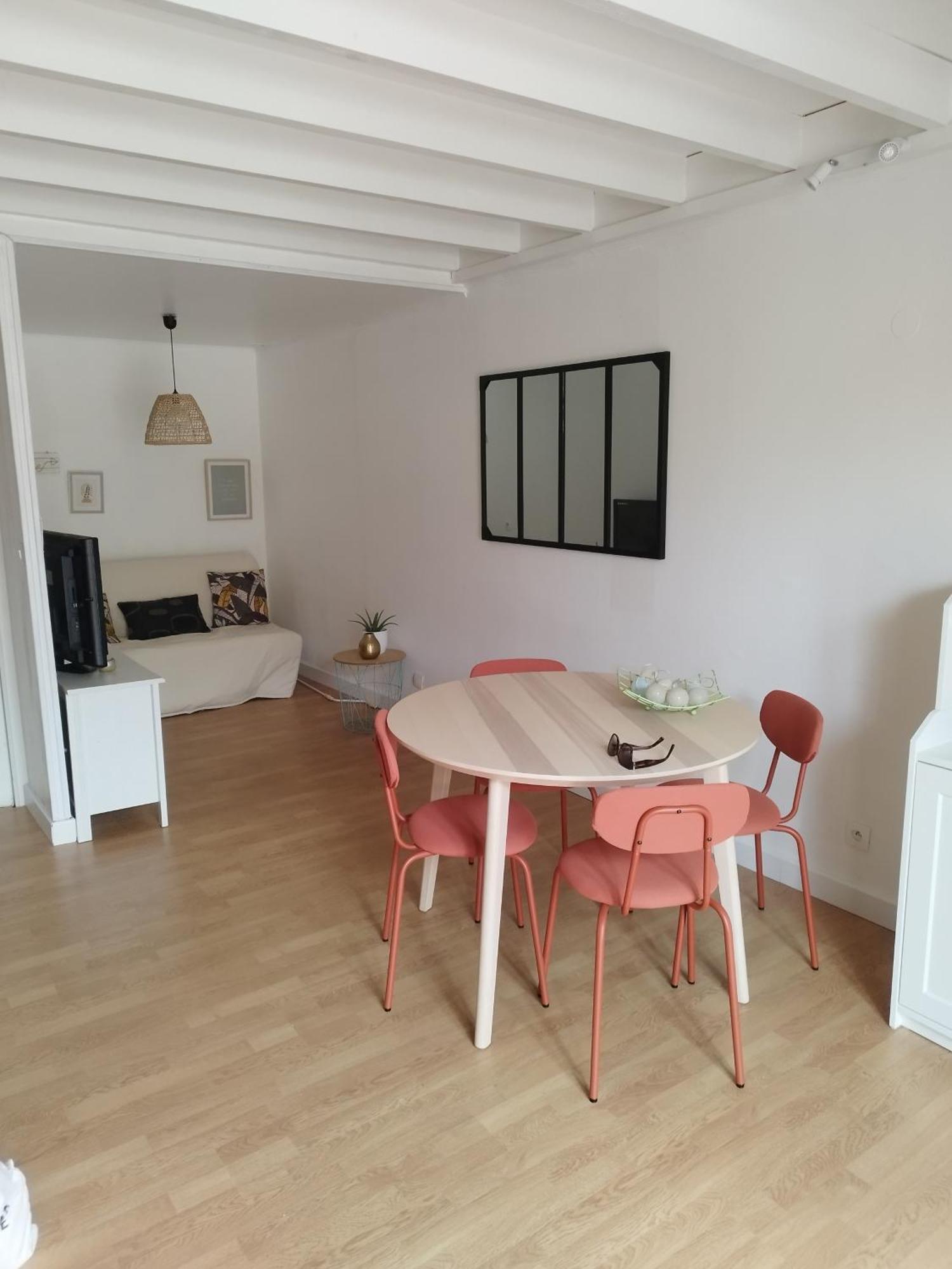 Holiday home Pavillon Les Pieds Dans L'eau *